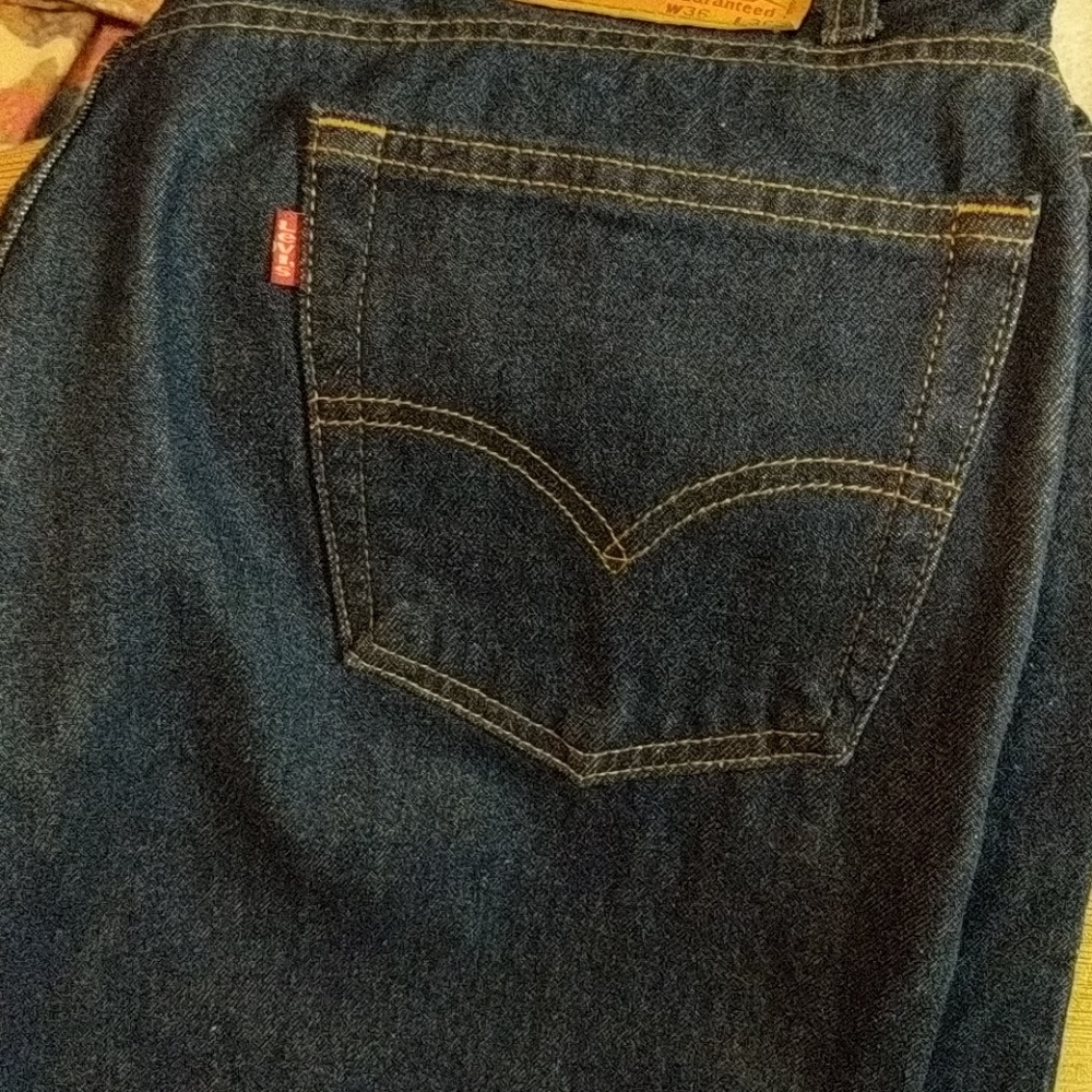 Levis - Picture 2 of 4